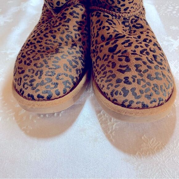 UGG Classic Short Rosette Boots 1006072 Brown Leopard Pattern Sz 6 great soles - Picture 4 of 8
